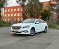 Белый Хендай Соната, объемом двигателя 2 л и пробегом 197 тыс. км за 9900 $, фото 1 на Automoto.ua