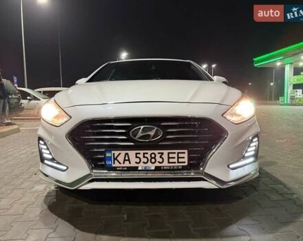 Белый Хендай Соната, объемом двигателя 2.36 л и пробегом 80 тыс. км за 13000 $, фото 6 на Automoto.ua