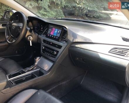 Білий Хендай Соната, об'ємом двигуна 2 л та пробігом 386 тис. км за 10390 $, фото 9 на Automoto.ua