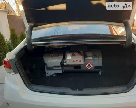 Белый Хендай Соната, объемом двигателя 2 л и пробегом 252 тыс. км за 13700 $, фото 28 на Automoto.ua