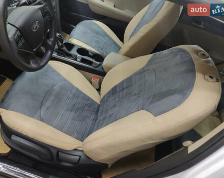 Білий Хендай Соната, об'ємом двигуна 2.36 л та пробігом 145 тис. км за 11000 $, фото 5 на Automoto.ua