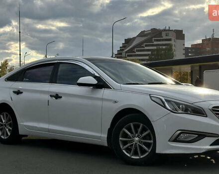 Белый Хендай Соната, объемом двигателя 2 л и пробегом 385 тыс. км за 9100 $, фото 1 на Automoto.ua
