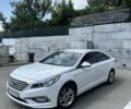 Белый Хендай Соната, объемом двигателя 2 л и пробегом 157 тыс. км за 11200 $, фото 1 на Automoto.ua