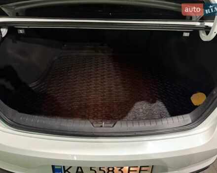 Белый Хендай Соната, объемом двигателя 2.36 л и пробегом 80 тыс. км за 13000 $, фото 35 на Automoto.ua