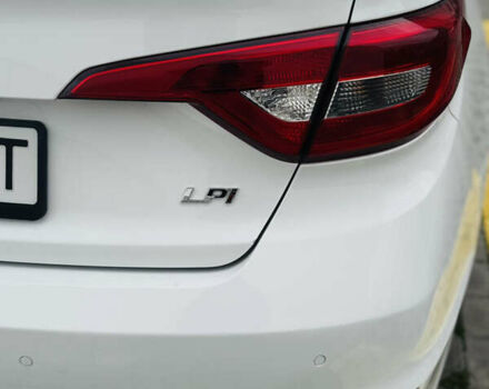 Білий Хендай Соната, об'ємом двигуна 2 л та пробігом 378 тис. км за 11300 $, фото 13 на Automoto.ua