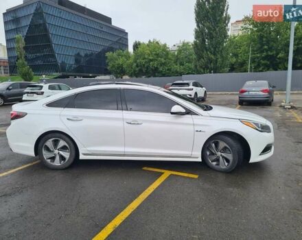 Хендай Соната 2017 в Киеве на Automoto.ua Белый Хендай Соната, объемом двигателя 2 л и пробегом 180 тыс. км за 14500 $, фото 5 на Automoto.ua