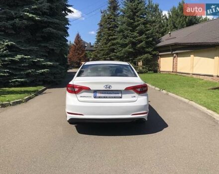 Білий Хендай Соната, об'ємом двигуна 2 л та пробігом 386 тис. км за 10390 $, фото 4 на Automoto.ua
