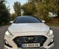 Білий Хендай Соната, об'ємом двигуна 2.02 л та пробігом 260 тис. км за 13500 $, фото 1 на Automoto.ua