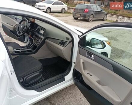 Белый Хендай Соната, объемом двигателя 2.4 л и пробегом 153 тыс. км за 10200 $, фото 7 на Automoto.ua