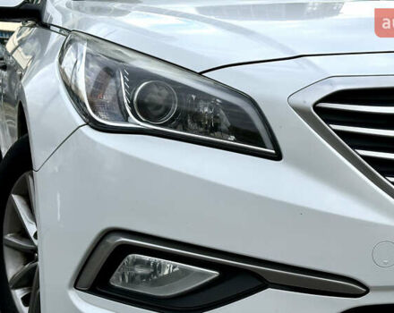 Белый Хендай Соната, объемом двигателя 2 л и пробегом 385 тыс. км за 9100 $, фото 7 на Automoto.ua