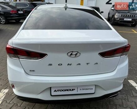 Білий Хендай Соната, об'ємом двигуна 2.36 л та пробігом 57 тис. км за 15950 $, фото 5 на Automoto.ua