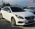 Белый Хендай Соната, объемом двигателя 2.36 л и пробегом 174 тыс. км за 10900 $, фото 1 на Automoto.ua