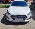 Белый Хендай Соната, объемом двигателя 2 л и пробегом 270 тыс. км за 12350 $, фото 1 на Automoto.ua