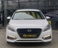Белый Хендай Соната, объемом двигателя 2 л и пробегом 128 тыс. км за 16200 $, фото 1 на Automoto.ua