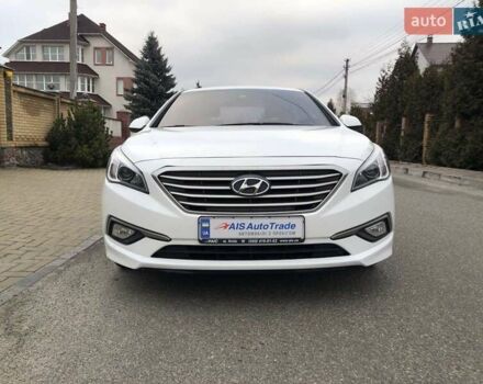 Белый Хендай Соната, объемом двигателя 2 л и пробегом 354 тыс. км за 10790 $, фото 3 на Automoto.ua