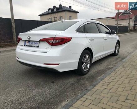 Белый Хендай Соната, объемом двигателя 2 л и пробегом 354 тыс. км за 10790 $, фото 5 на Automoto.ua