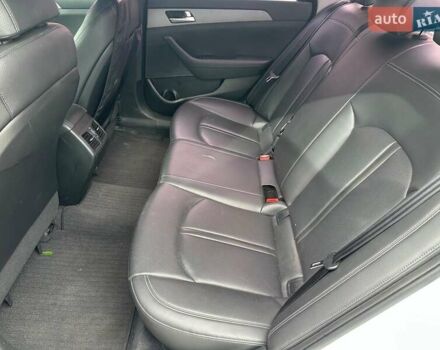 Білий Хендай Соната, об'ємом двигуна 1.7 л та пробігом 151 тис. км за 14990 $, фото 11 на Automoto.ua