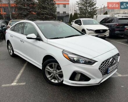 Белый Хендай Соната, объемом двигателя 2.36 л и пробегом 70 тыс. км за 13000 $, фото 1 на Automoto.ua