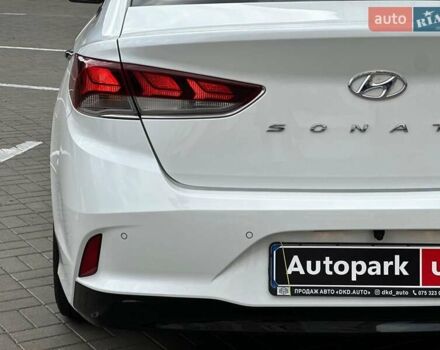 Білий Хендай Соната, об'ємом двигуна 1.7 л та пробігом 151 тис. км за 14990 $, фото 9 на Automoto.ua