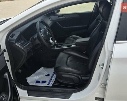 Білий Хендай Соната, об'ємом двигуна 2 л та пробігом 314 тис. км за 11990 $, фото 9 на Automoto.ua