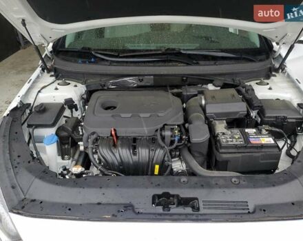 Белый Хендай Соната, объемом двигателя 2.4 л и пробегом 67 тыс. км за 2100 $, фото 10 на Automoto.ua