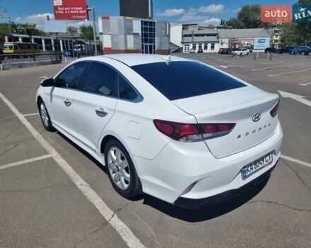 Белый Хендай Соната, объемом двигателя 2.4 л и пробегом 99 тыс. км за 14000 $, фото 3 на Automoto.ua