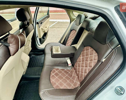 Белый Хендай Соната, объемом двигателя 2.36 л и пробегом 46 тыс. км за 14000 $, фото 10 на Automoto.ua