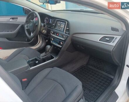 Белый Хендай Соната, объемом двигателя 2.4 л и пробегом 131 тыс. км за 14950 $, фото 5 на Automoto.ua