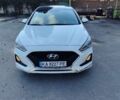 Білий Хендай Соната, об'ємом двигуна 2 л та пробігом 171 тис. км за 11900 $, фото 1 на Automoto.ua