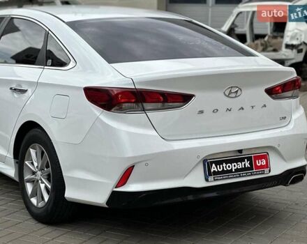 Білий Хендай Соната, об'ємом двигуна 1.7 л та пробігом 151 тис. км за 14990 $, фото 10 на Automoto.ua