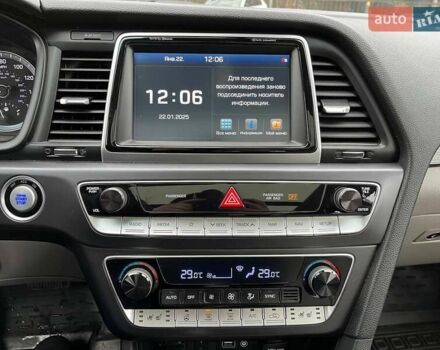 Белый Хендай Соната, объемом двигателя 2.36 л и пробегом 70 тыс. км за 13000 $, фото 6 на Automoto.ua