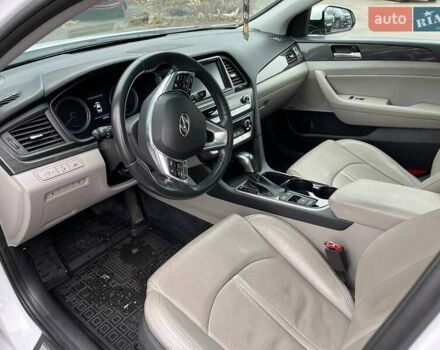 Белый Хендай Соната, объемом двигателя 2.36 л и пробегом 70 тыс. км за 13000 $, фото 5 на Automoto.ua