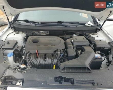 Белый Хендай Соната, объемом двигателя 2.4 л и пробегом 97 тыс. км за 2000 $, фото 10 на Automoto.ua