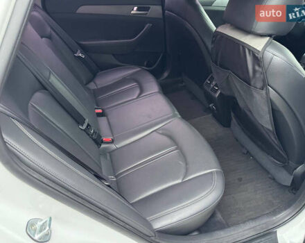 Білий Хендай Соната, об'ємом двигуна 1.69 л та пробігом 151 тис. км за 14000 $, фото 19 на Automoto.ua