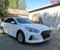 Белый Хендай Соната, объемом двигателя 2 л и пробегом 269 тыс. км за 12300 $, фото 1 на Automoto.ua