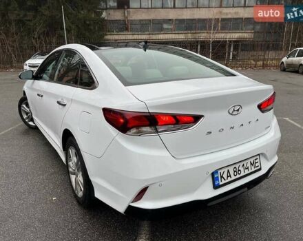 Белый Хендай Соната, объемом двигателя 2.36 л и пробегом 70 тыс. км за 13000 $, фото 2 на Automoto.ua