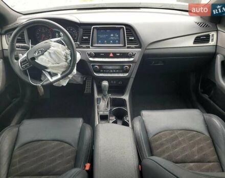 Белый Хендай Соната, объемом двигателя 2.4 л и пробегом 97 тыс. км за 2000 $, фото 7 на Automoto.ua