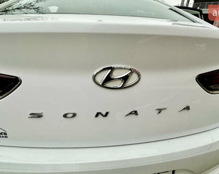 Белый Хендай Соната, объемом двигателя 2.36 л и пробегом 46 тыс. км за 14000 $, фото 21 на Automoto.ua