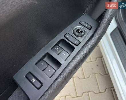 Білий Хендай Соната, об'ємом двигуна 1.69 л та пробігом 151 тис. км за 14000 $, фото 15 на Automoto.ua