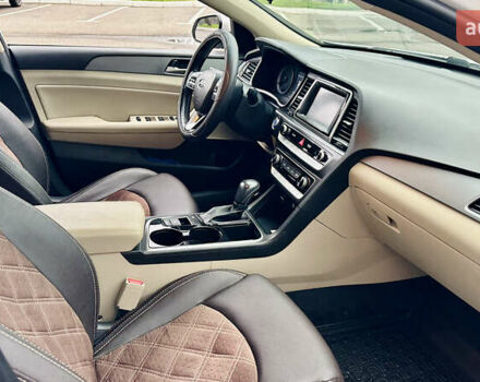 Белый Хендай Соната, объемом двигателя 2.36 л и пробегом 46 тыс. км за 14000 $, фото 7 на Automoto.ua