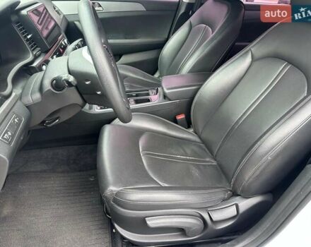 Білий Хендай Соната, об'ємом двигуна 1.7 л та пробігом 151 тис. км за 14990 $, фото 17 на Automoto.ua