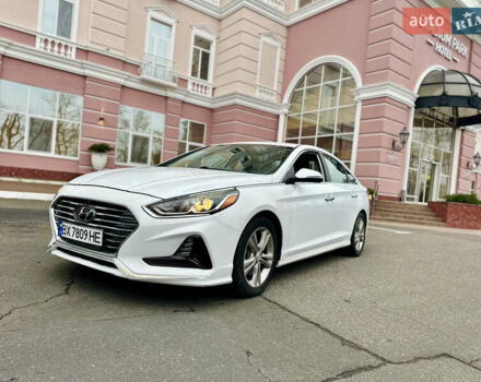 Белый Хендай Соната, объемом двигателя 2.36 л и пробегом 46 тыс. км за 14000 $, фото 4 на Automoto.ua