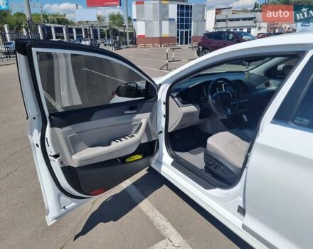 Белый Хендай Соната, объемом двигателя 2.4 л и пробегом 99 тыс. км за 14000 $, фото 22 на Automoto.ua