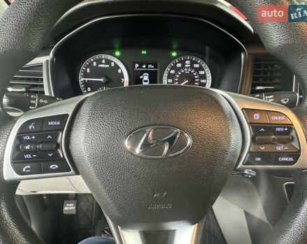 Белый Хендай Соната, объемом двигателя 2.36 л и пробегом 60 тыс. км за 14200 $, фото 8 на Automoto.ua