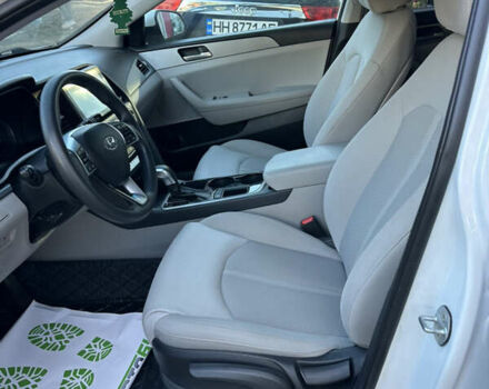 Білий Хендай Соната, об'ємом двигуна 2.5 л та пробігом 62 тис. км за 14500 $, фото 5 на Automoto.ua