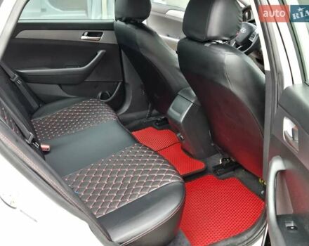 Білий Хендай Соната, об'ємом двигуна 2.4 л та пробігом 195 тис. км за 15900 $, фото 11 на Automoto.ua