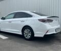 Белый Хендай Соната, объемом двигателя 2 л и пробегом 55 тыс. км за 18700 $, фото 1 на Automoto.ua