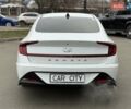 Білий Хендай Соната, об'ємом двигуна 2.5 л та пробігом 40 тис. км за 17800 $, фото 5 на Automoto.ua