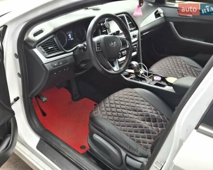 Білий Хендай Соната, об'ємом двигуна 2.4 л та пробігом 195 тис. км за 15900 $, фото 7 на Automoto.ua