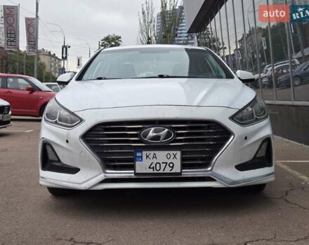 Білий Хендай Соната, об'ємом двигуна 2.4 л та пробігом 195 тис. км за 15900 $, фото 2 на Automoto.ua